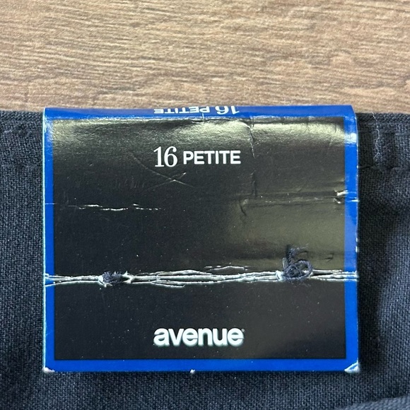 NWT AVENUE PULL ON TUMMY CONTROL BLACK TROUSER ANKLE LENGTH SIZE PETITE 16 - Picture 6 of 9